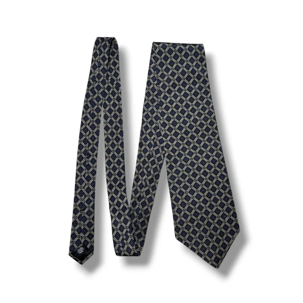 Kenneth Cole 56” x 4” Navy and Gray Linked Diamond Silk Tie